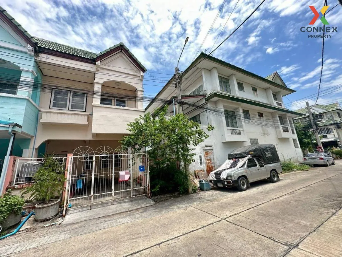 For Sale Townhouse/Townhome  , Buathongthani , corner unit , newl 1