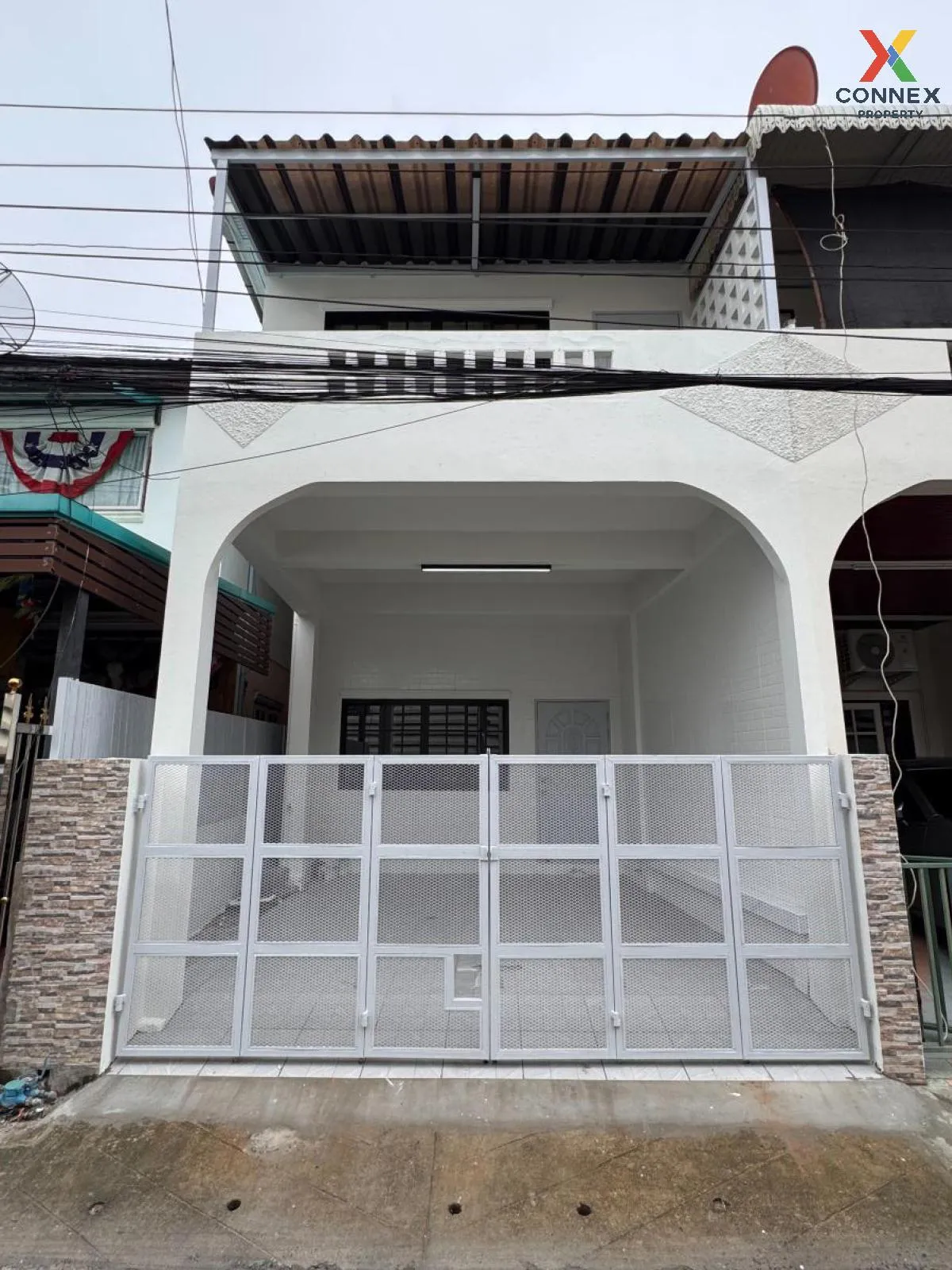 ขายทาวน์เฮ้าส์ 2 ชั้น หลังริม รีโนเวทใหม่ พื้นที่ 19.5 ถนนสุขุมวิ 1