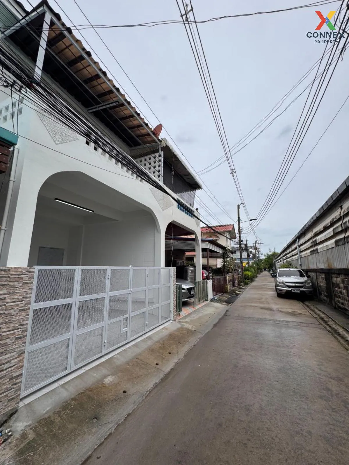 ขายทาวน์เฮ้าส์ 2 ชั้น หลังริม รีโนเวทใหม่ พื้นที่ 19.5 ถนนสุขุมวิ 2