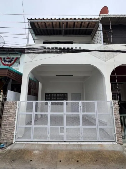 ขายทาวน์เฮ้าส์ 2 ชั้น หลังริม รีโนเวทใหม่ พื้นที่ 19.5 ถนนสุขุมวิท 17 ซอยนารถสุนทร 15 สมุทรปราการ ปากน้ำ เมืองสมุทรปราการ สมุทรปราการ CX-126717