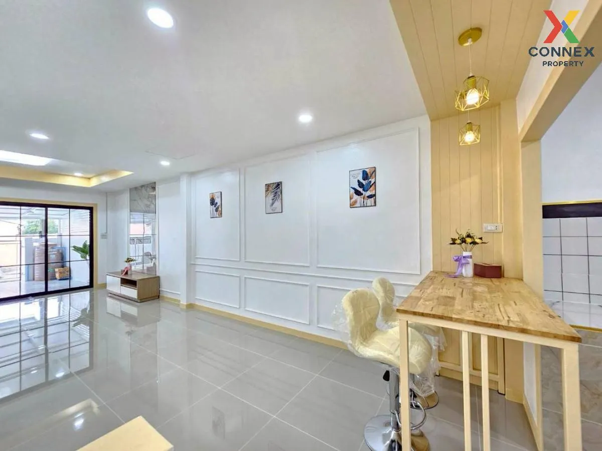 ขายทาวน์เฮ้าส์/ทาวน์โฮม  บ้านร่มเงาไม้ รีโนเวทใหม่ บางบัวทอง บางบ