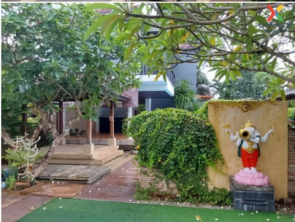 For Sale 2 - storey detached house 159.4 sq m. Phonphichai Road H