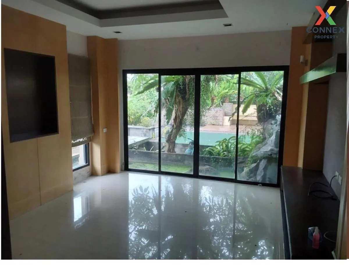 For Sale 2 - storey detached house 159.4 sq m. Phonphichai Road H
