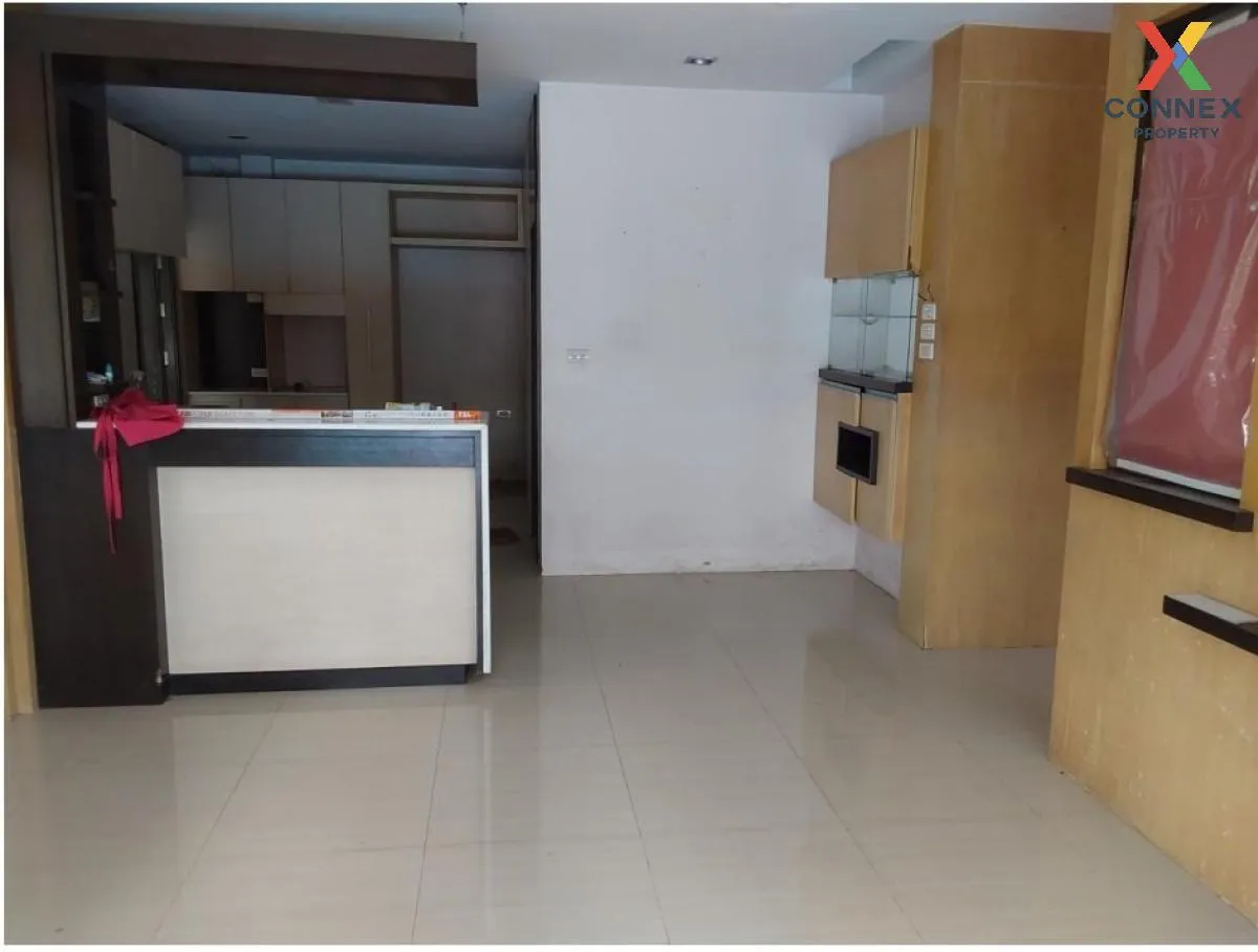 For Sale 2 - storey detached house 159.4 sq m. Phonphichai Road H