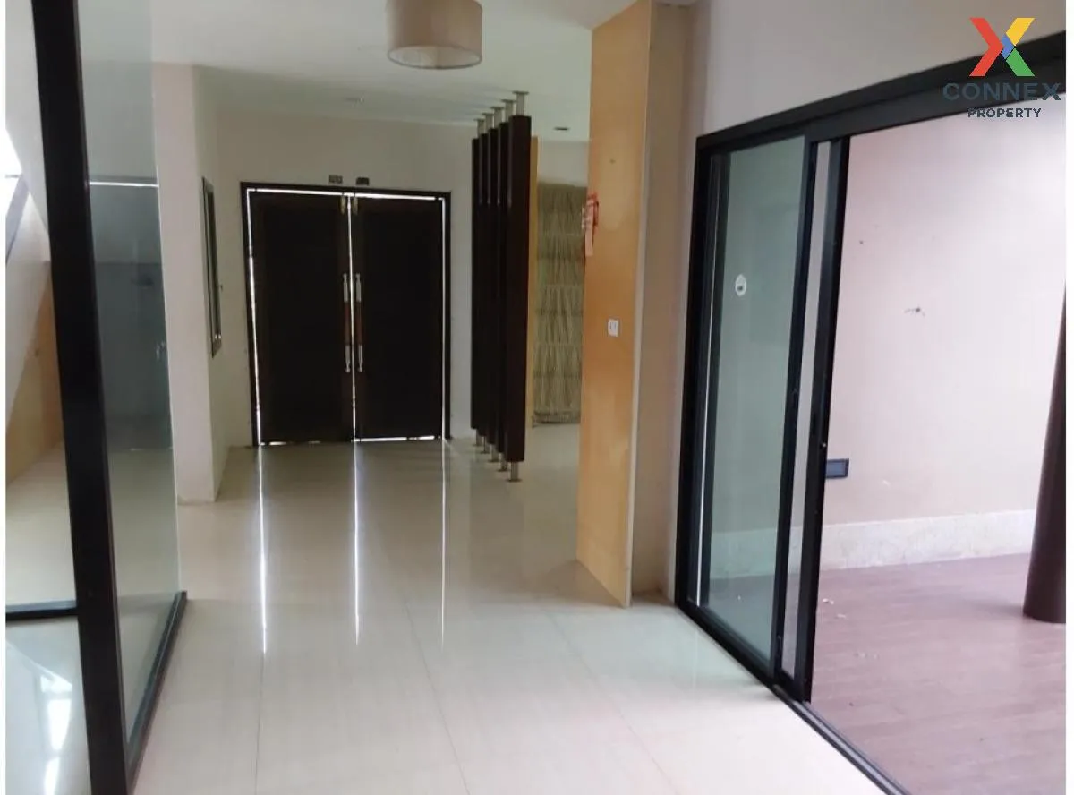For Sale 2 - storey detached house 159.4 sq m. Phonphichai Road H