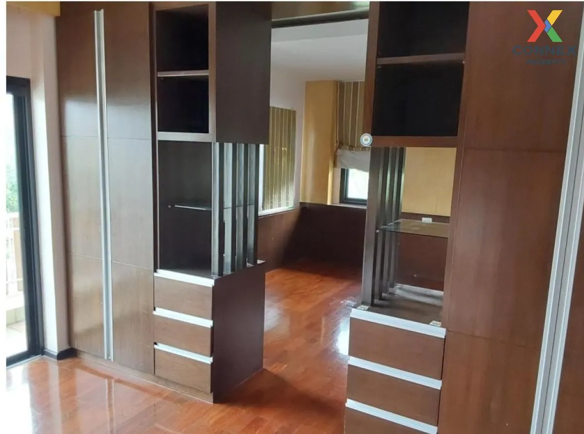For Sale 2 - storey detached house 159.4 sq m. Phonphichai Road H
