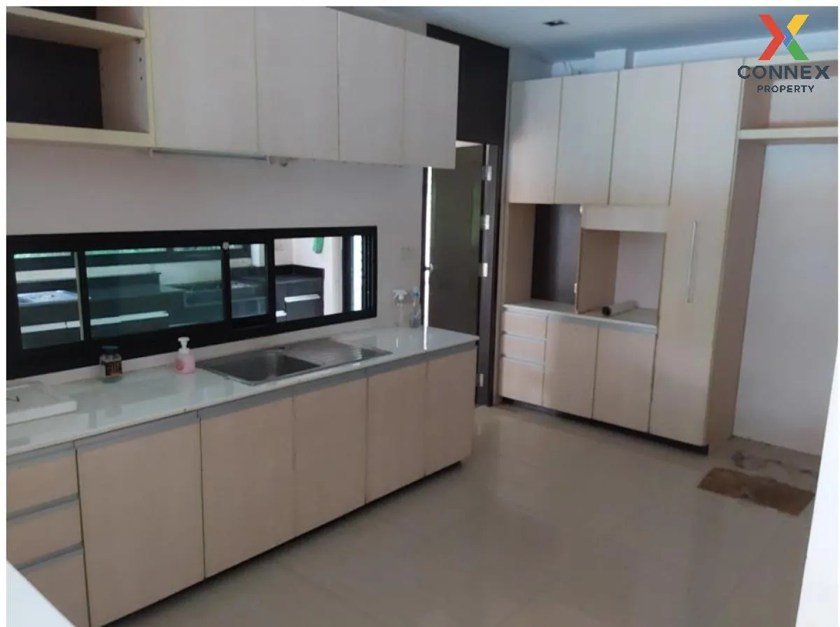 For Sale 2 - storey detached house 159.4 sq m. Phonphichai Road H