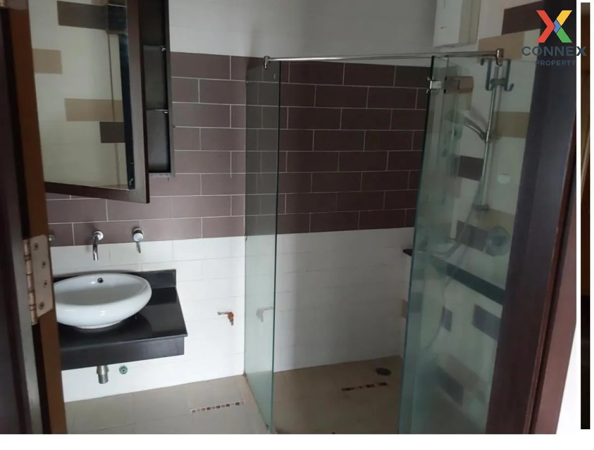 For Sale 2 - storey detached house 159.4 sq m. Phonphichai Road H