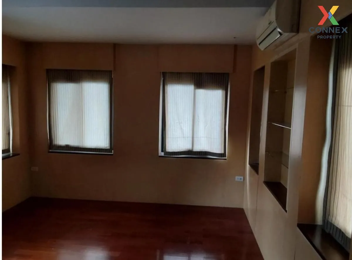 For Sale 2 - storey detached house 159.4 sq m. Phonphichai Road H
