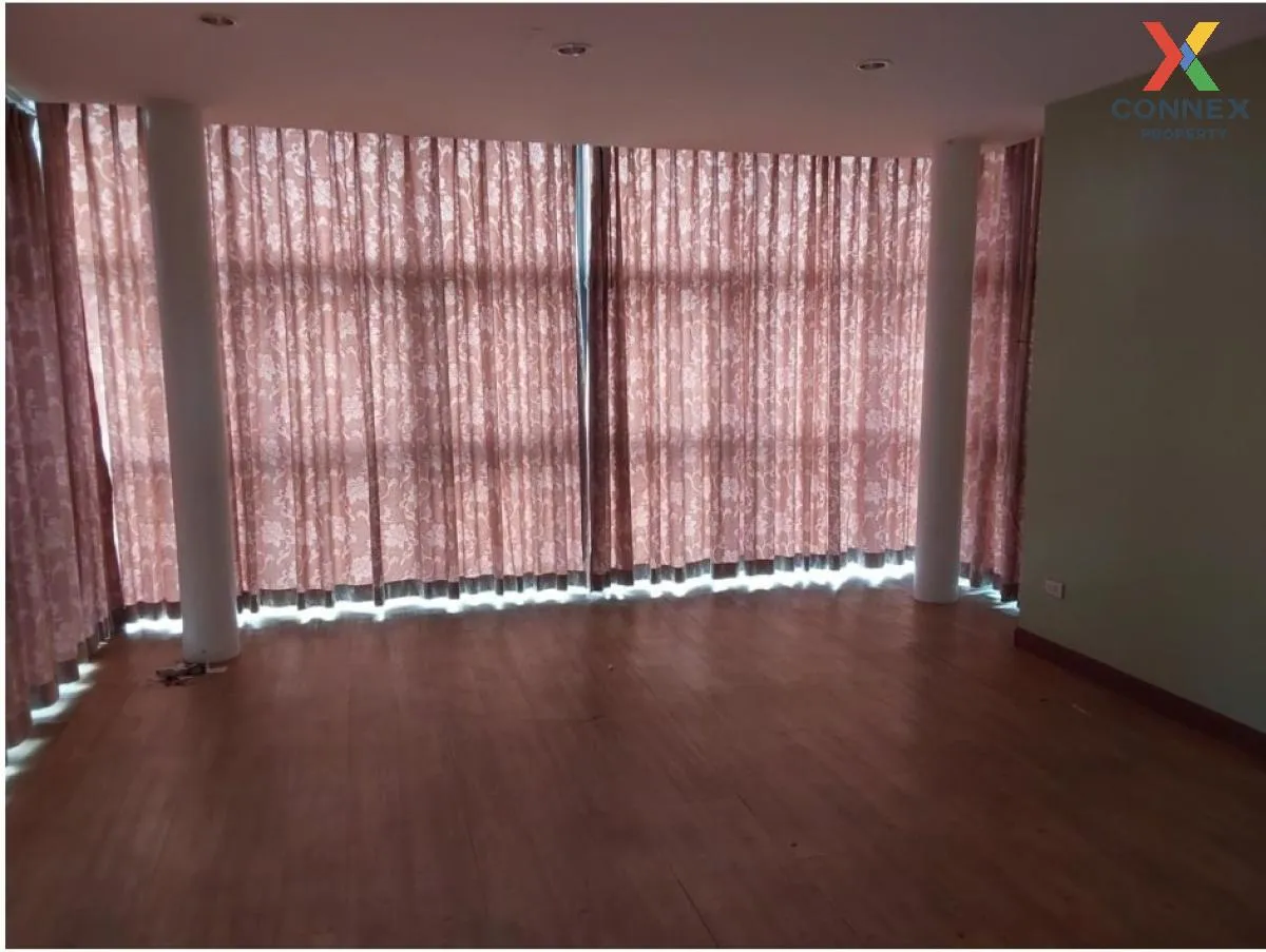 For Sale 2 - storey detached house 159.4 sq m. Phonphichai Road H