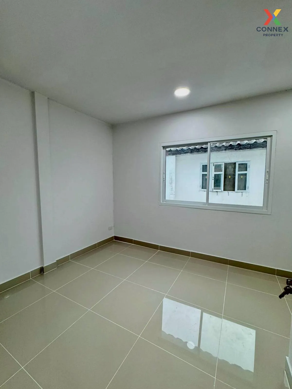 ขายทาวน์เฮ้าส์/ทาวน์โฮม  บ้านปิยวรารมย์ 3 รีโนเวทใหม่ ไทรน้อย ไทร