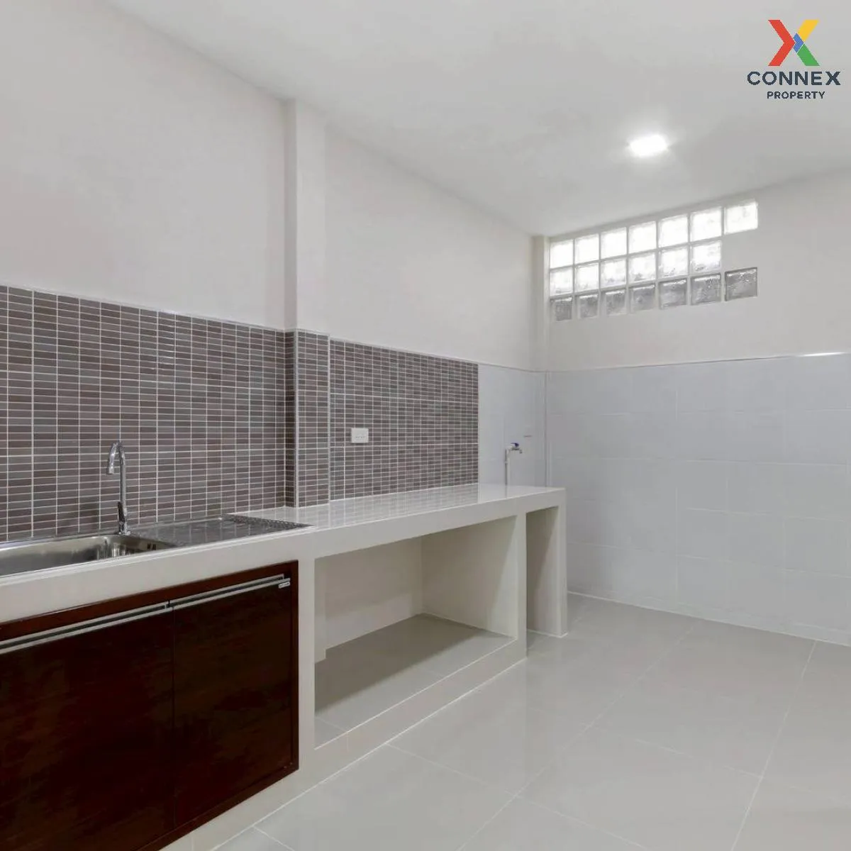 For Sale Townhouse/Townhome  , Baan Pranee 4 , newly renovated , 