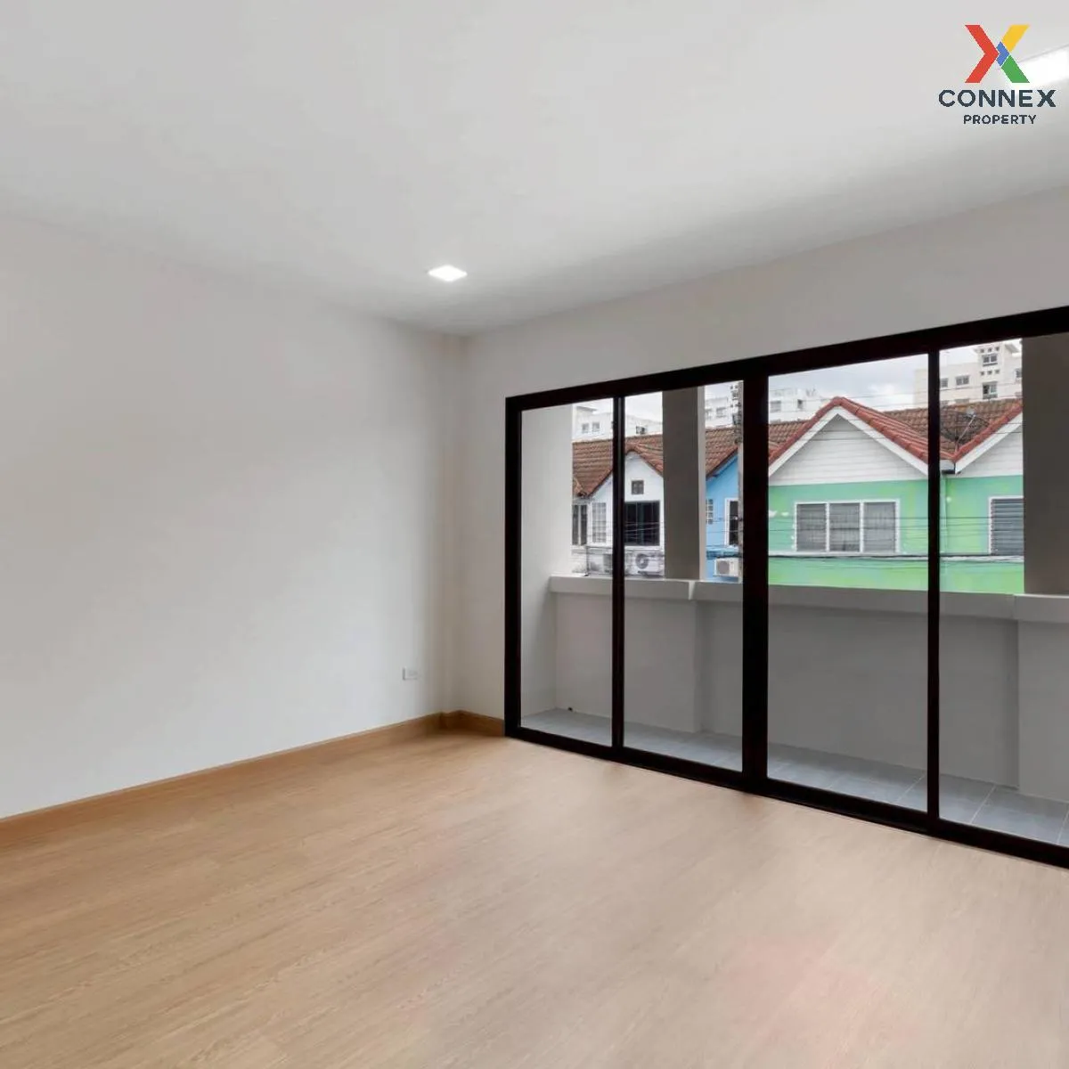 For Sale Townhouse/Townhome  , Baan Pranee 4 , newly renovated , 