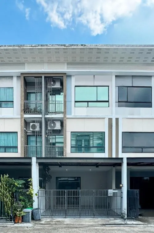 For Sale Townhouse/Townhome  , The Village Rangsit-Wongwaen , Lat Sawai , Lam Luk Ka , Pathum Thani , CX-127056