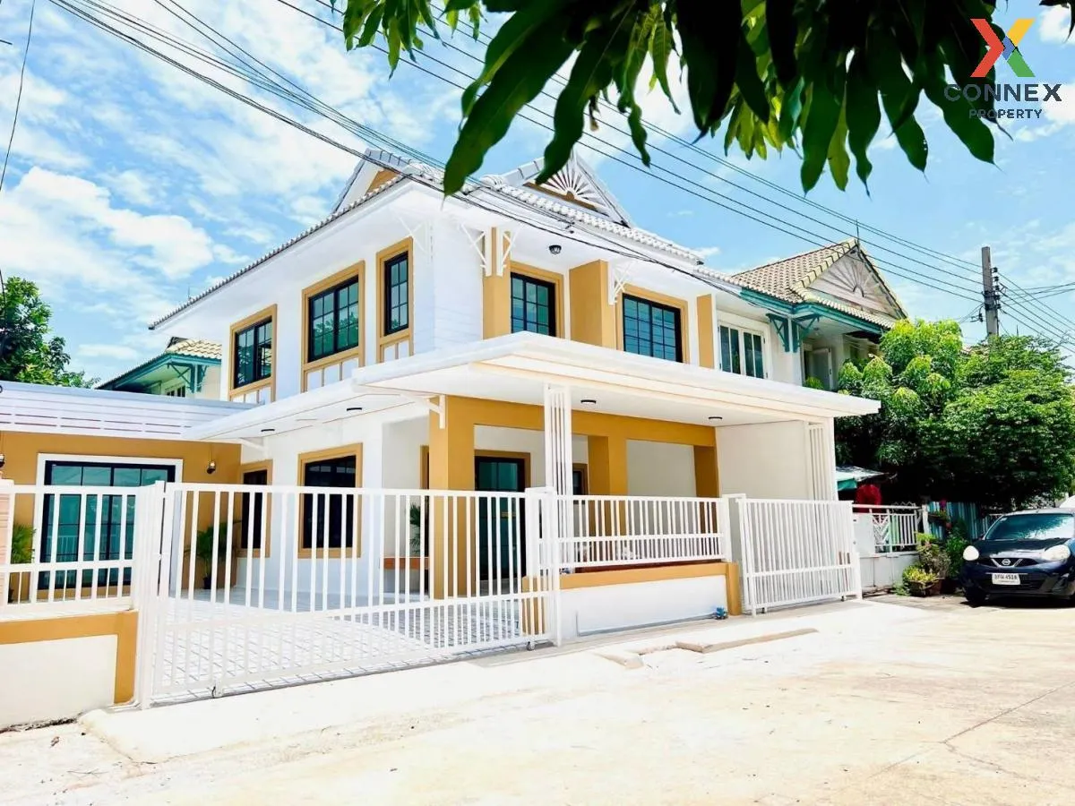 For Sale Townhouse/Townhome  , Pruksa 18/1 , corner unit , newly  1
