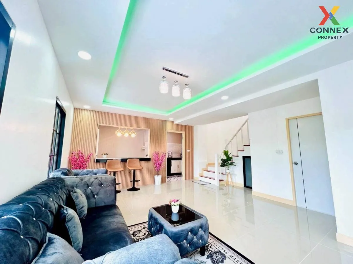 For Sale Townhouse/Townhome  , Pruksa 18/1 , corner unit , newly 