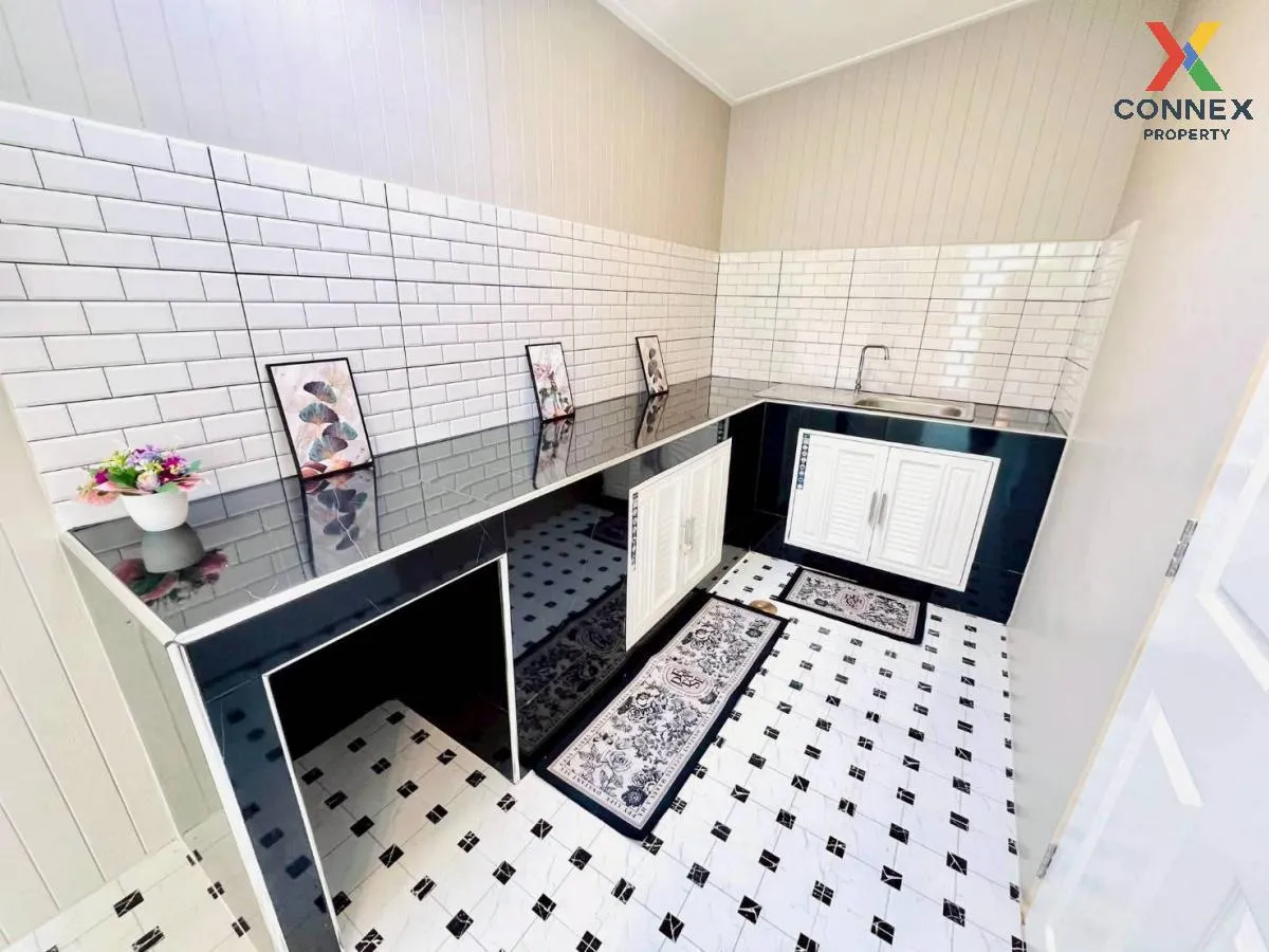 For Sale Townhouse/Townhome  , Pruksa 18/1 , corner unit , newly 