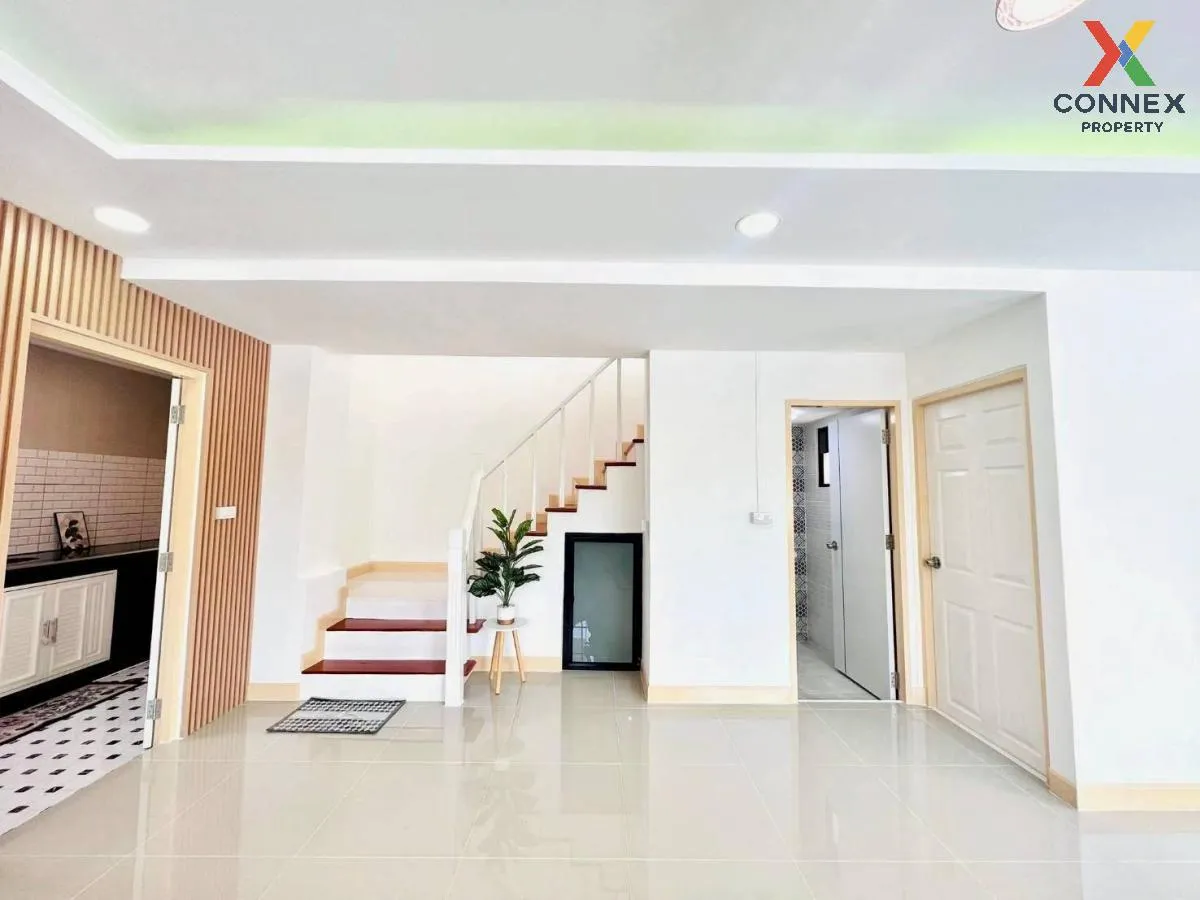 For Sale Townhouse/Townhome  , Pruksa 18/1 , corner unit , newly 
