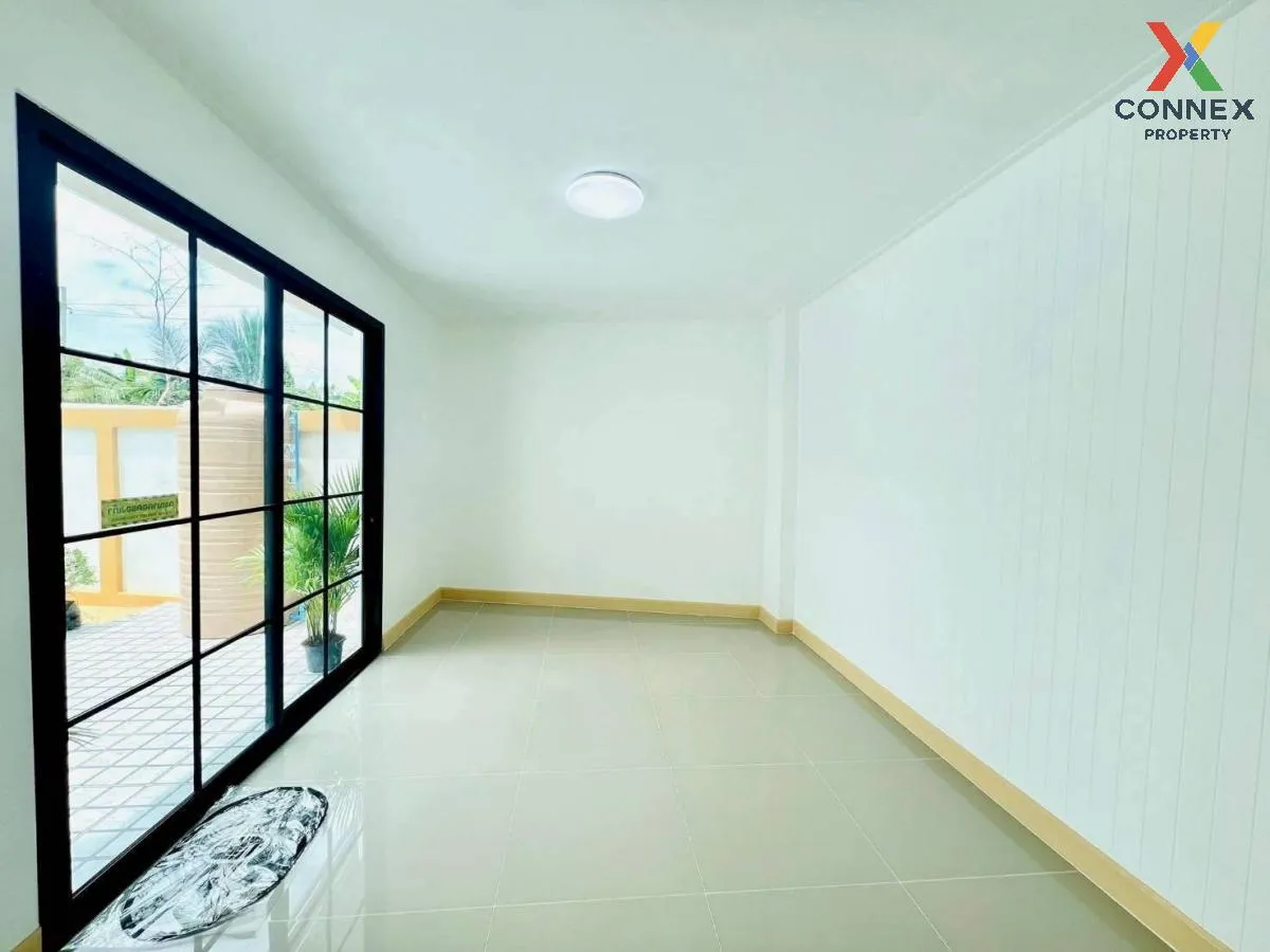 For Sale Townhouse/Townhome  , Pruksa 18/1 , corner unit , newly 