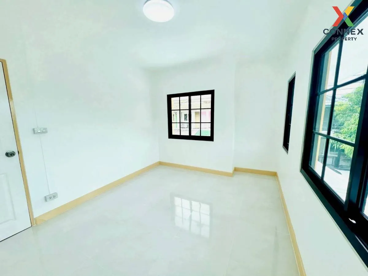 For Sale Townhouse/Townhome  , Pruksa 18/1 , corner unit , newly 