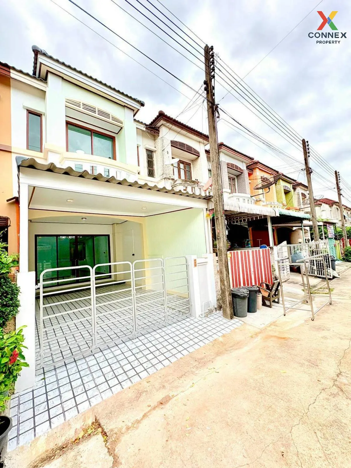 For Sale Townhouse/Townhome  , Parichat Village 345 , newly renov 2