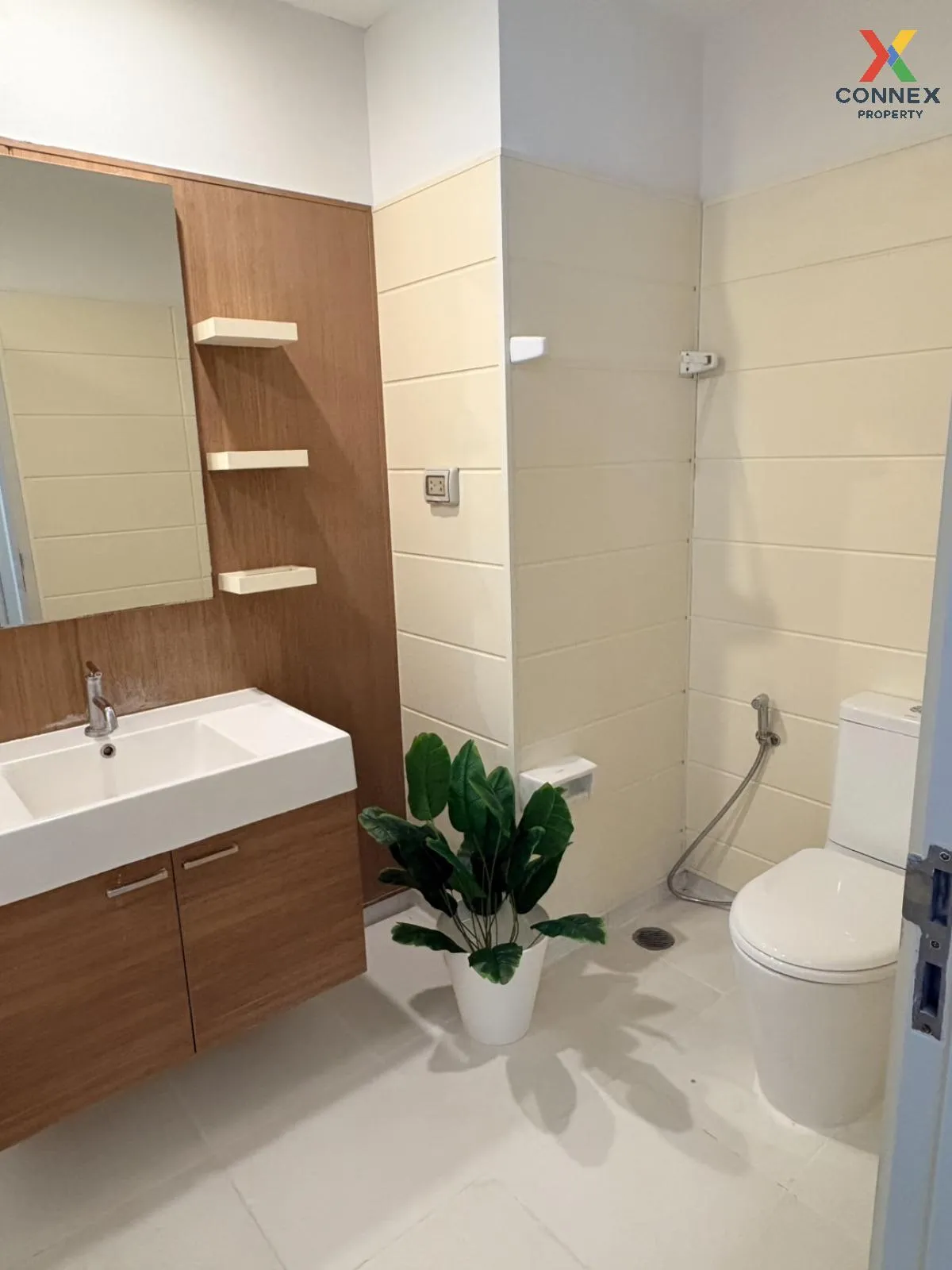 For Rent Condo , Q House Sathorn , corner unit , BTS-Krung Thon B