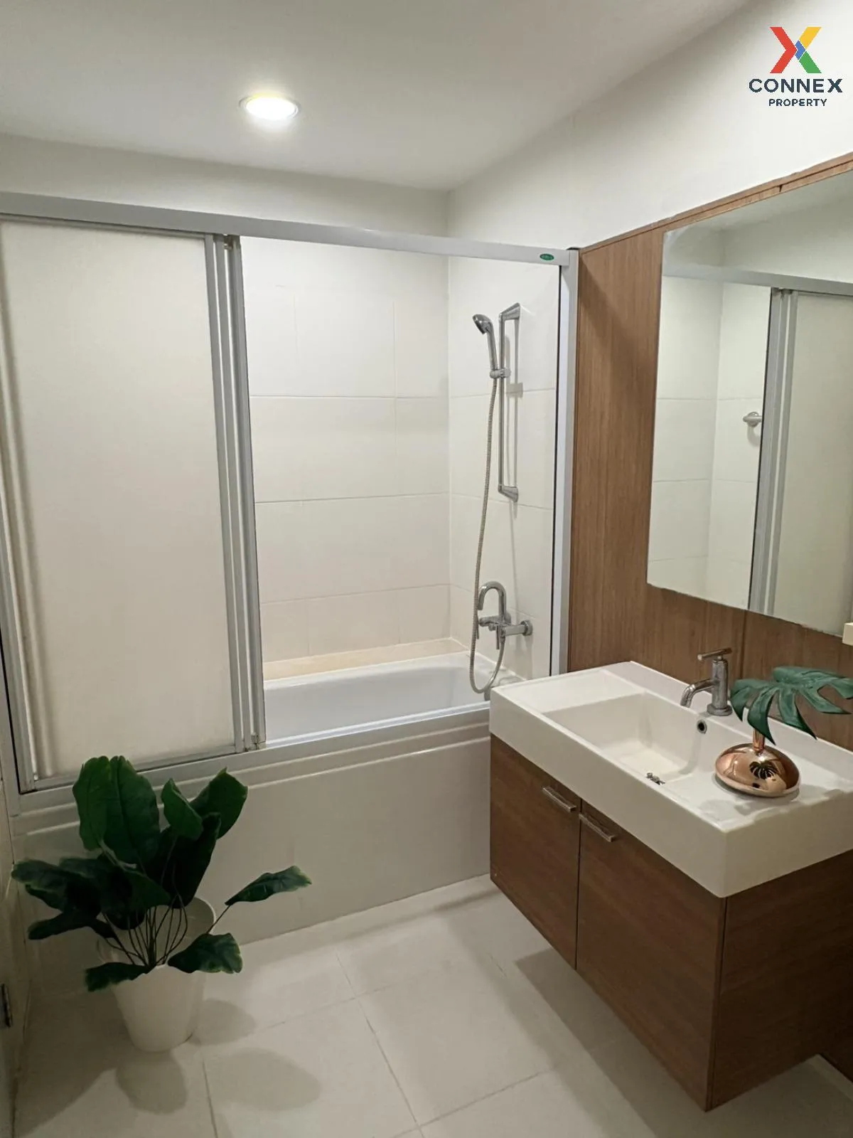 For Rent Condo , Q House Sathorn , corner unit , BTS-Krung Thon B
