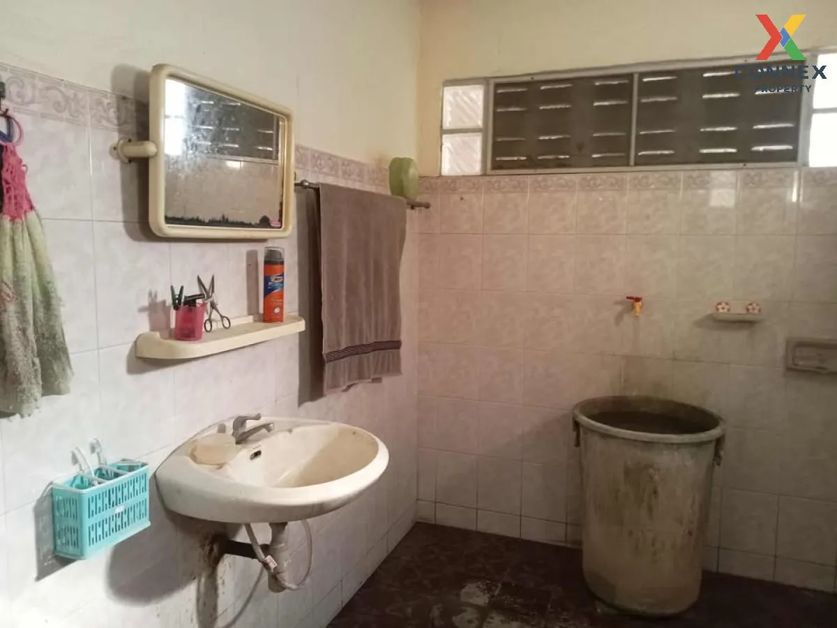 For Sale Single house with land 2 rai 27 sq m, Samut Songkhram , 