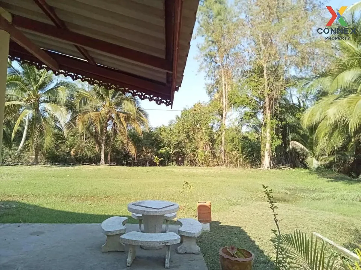 For Sale Single house with land 2 rai 27 sq m, Samut Songkhram , 