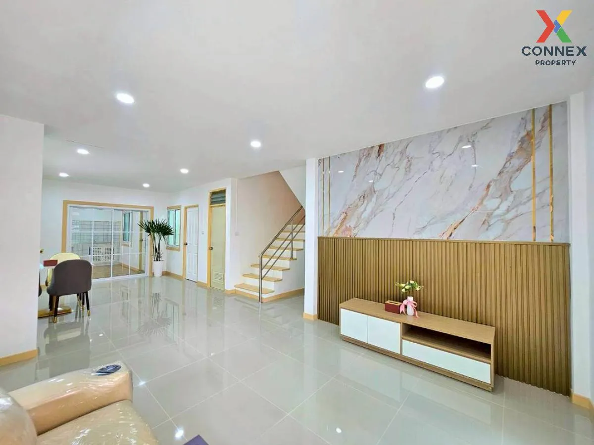ขายทาวน์เฮ้าส์/ทาวน์โฮม  บ้านสุชา รีโนเวทใหม่ ละหาร บางบัวทอง นนท 4