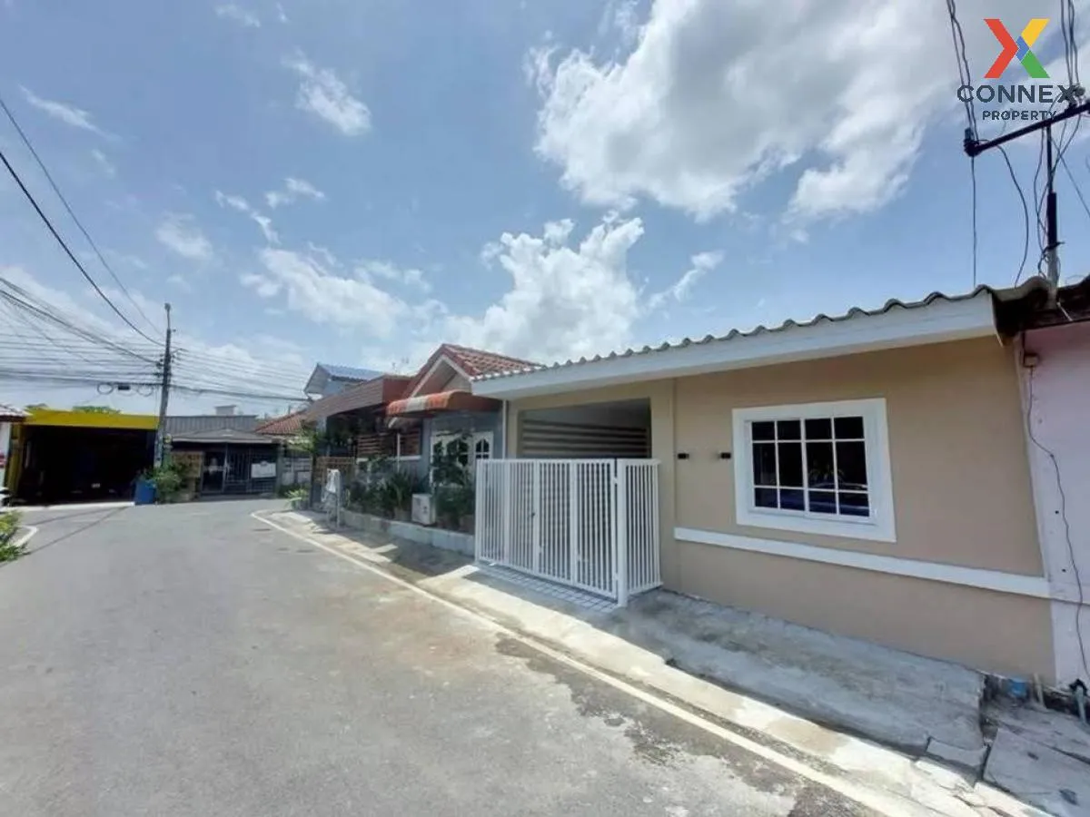 For Sale Townhouse/Townhome  , Baan Arsa House 5 , newly renovate 2