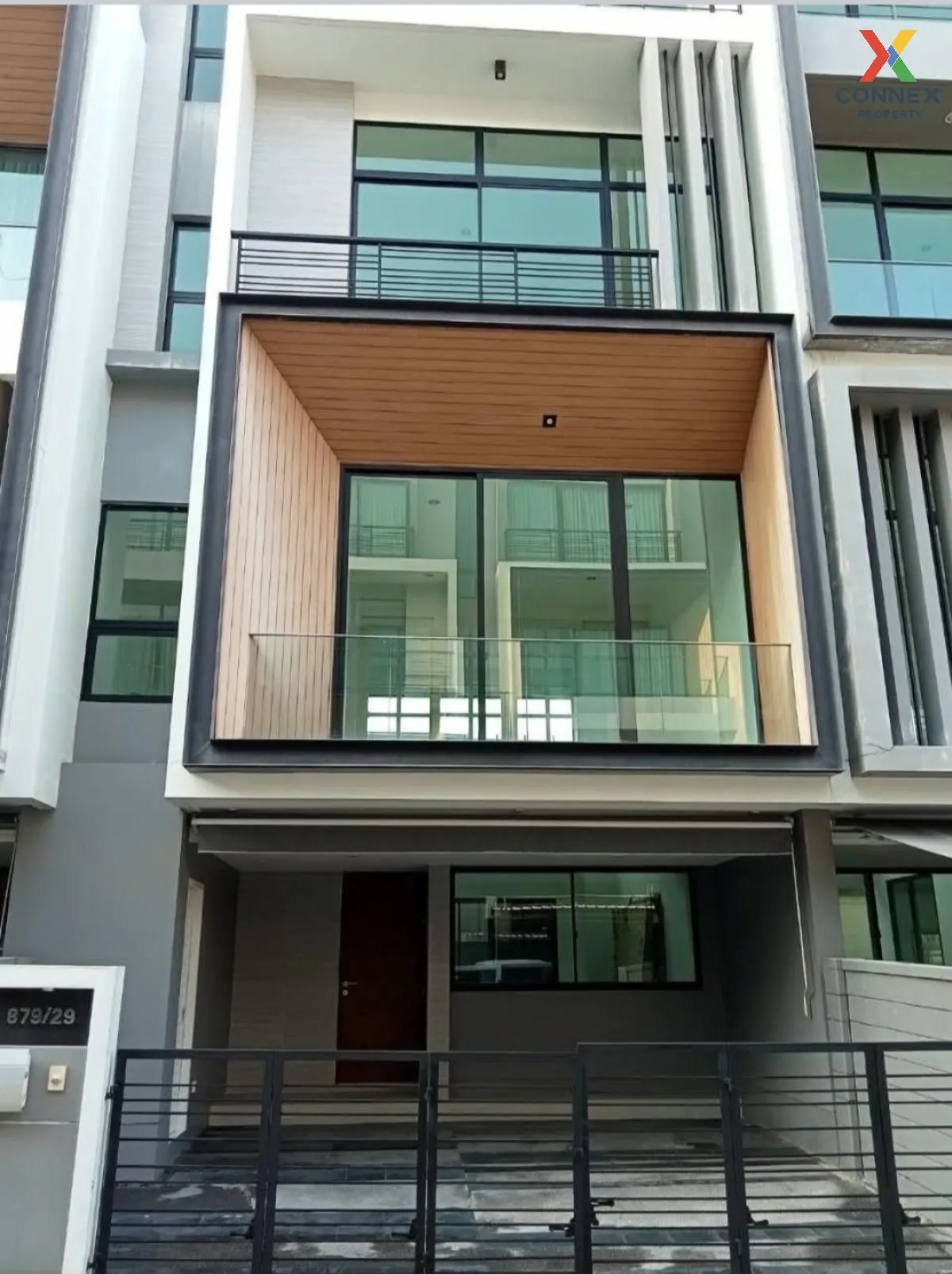 For Sale Townhouse/Townhome  , Nirvana Define rama 9 , wide front 1
