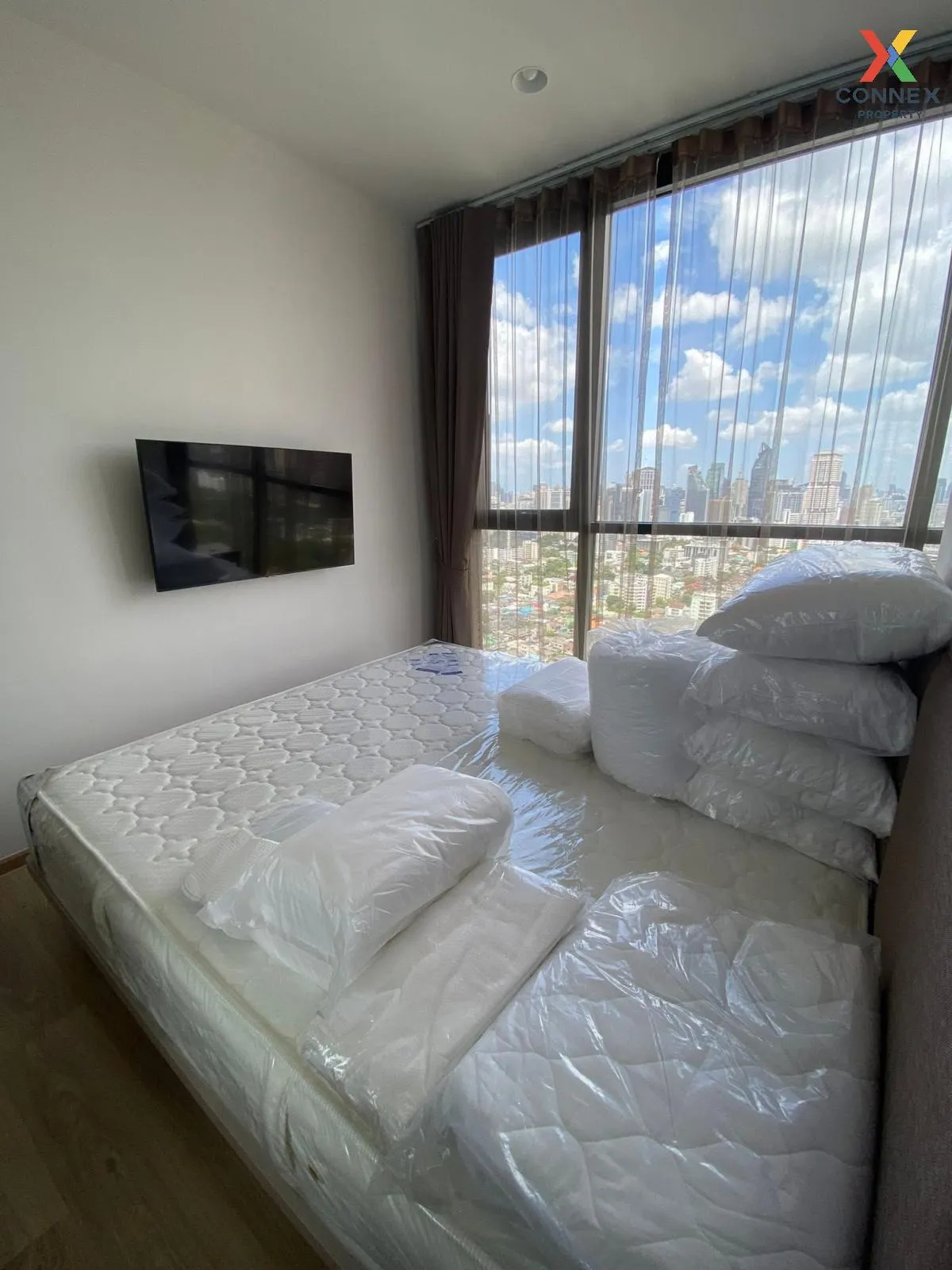For Rent Condo , Oka Haus Sukhumvit 36 , nice view , high floor ,