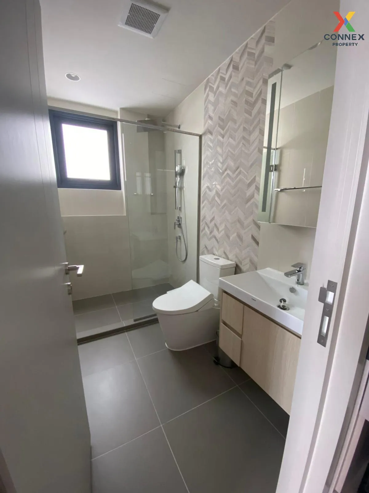 For Rent Condo , Oka Haus Sukhumvit 36 , nice view , high floor ,