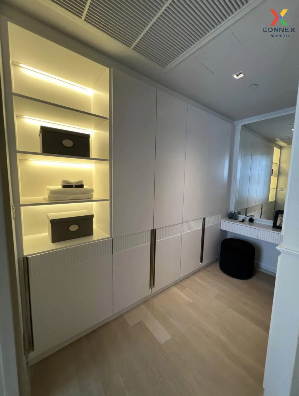 For Rent Condo , Ashton Silom , nice view , corner unit , wide fr