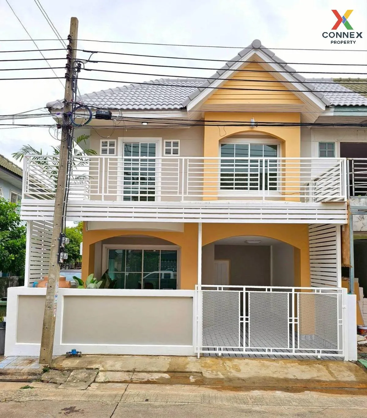 For Sale Townhouse/Townhome  , Baan Sucha , corner unit , newly r 1