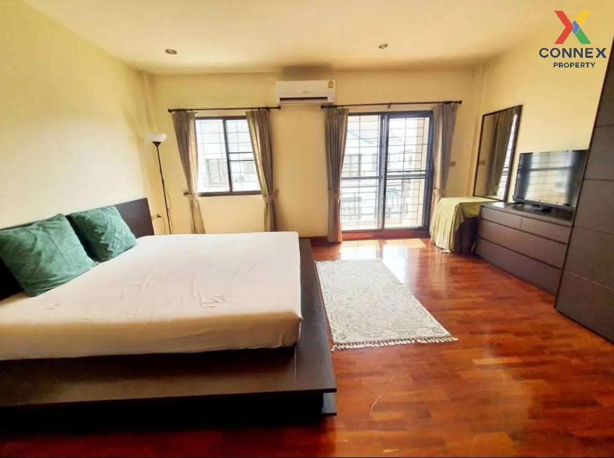 For Sale Townhouse/Townhome  , Baan Klang Muang Ratchada - Mengja