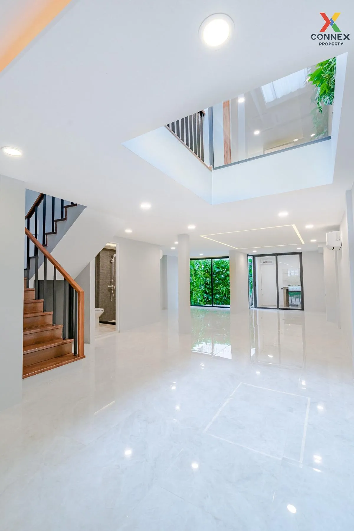 For Sale 2-storey townhouse, 33 sq m, Sukhumvit 71 , Khlong Tan N 4