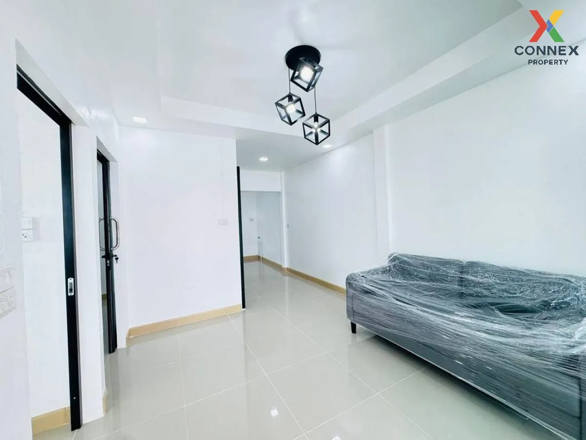 For Sale Townhouse/Townhome  , Baan Tawan Ngam , corner unit , wi