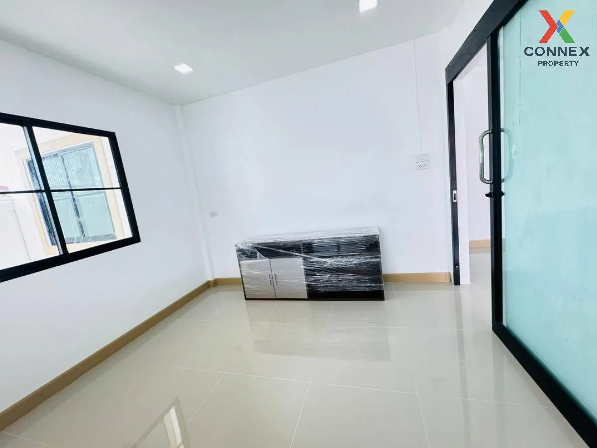 For Sale Townhouse/Townhome  , Baan Tawan Ngam , corner unit , wi