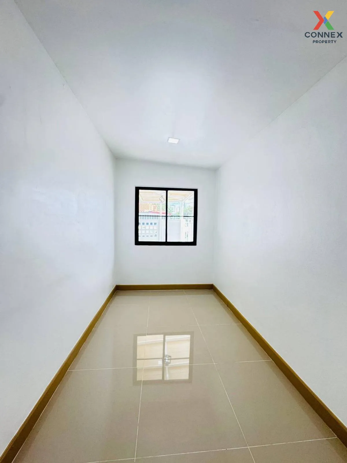For Sale Townhouse/Townhome  , Baan Tawan Ngam , corner unit , wi