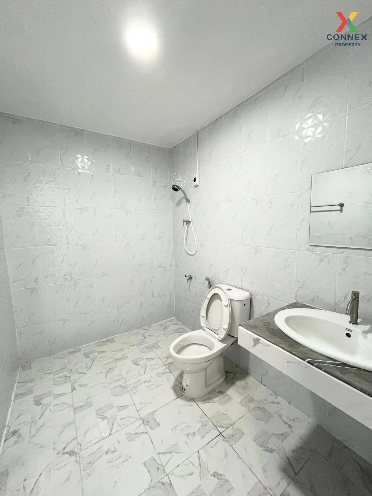 For Rent 3-storey townhouse, along Ram Intra Expressway, 200 squa