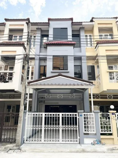 For Rent 3-storey townhouse, along Ram Intra Expressway, 200 square meters , Tha Raeng , Bang Khen , Bangkok , CX-128390
