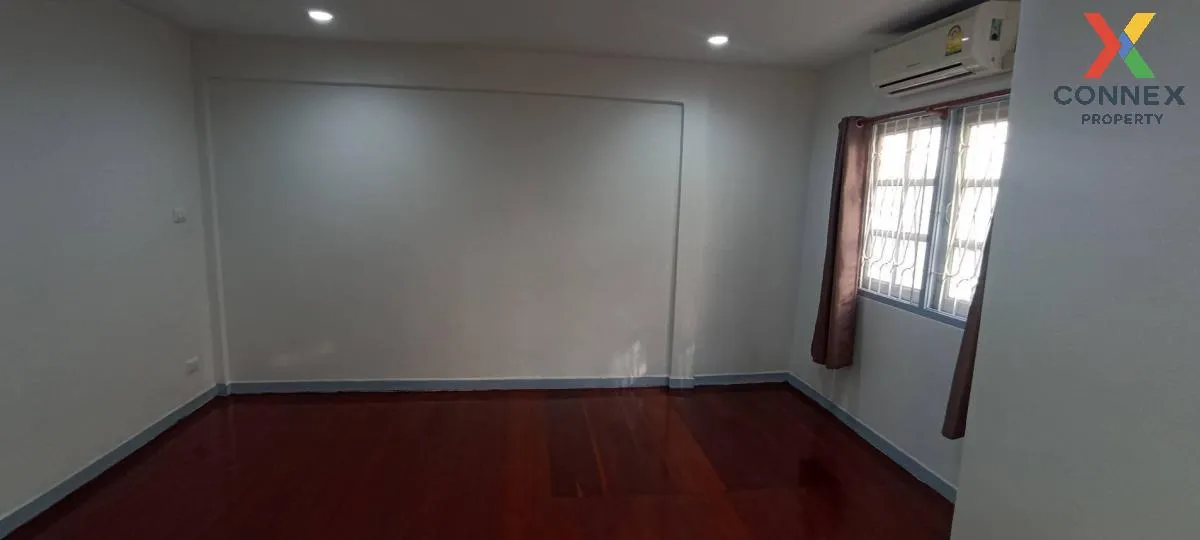 For Sale 3 - storey townhouse area 23 sq m Soi Lat Phrao 128/1 Ba