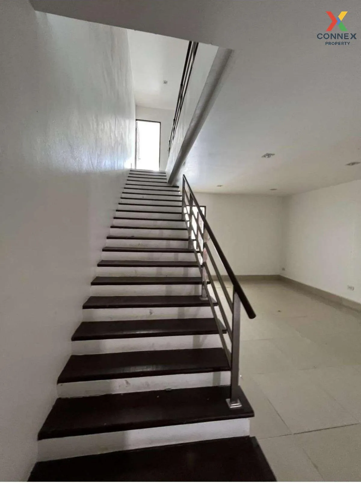 For Sale 3 - storey commercial building usable area 142.19 square