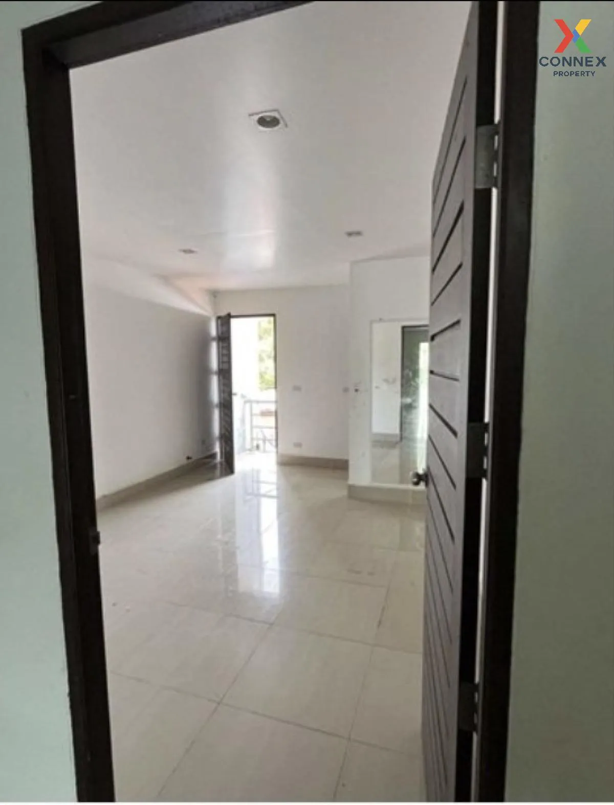 For Sale 3 - storey commercial building usable area 142.19 square