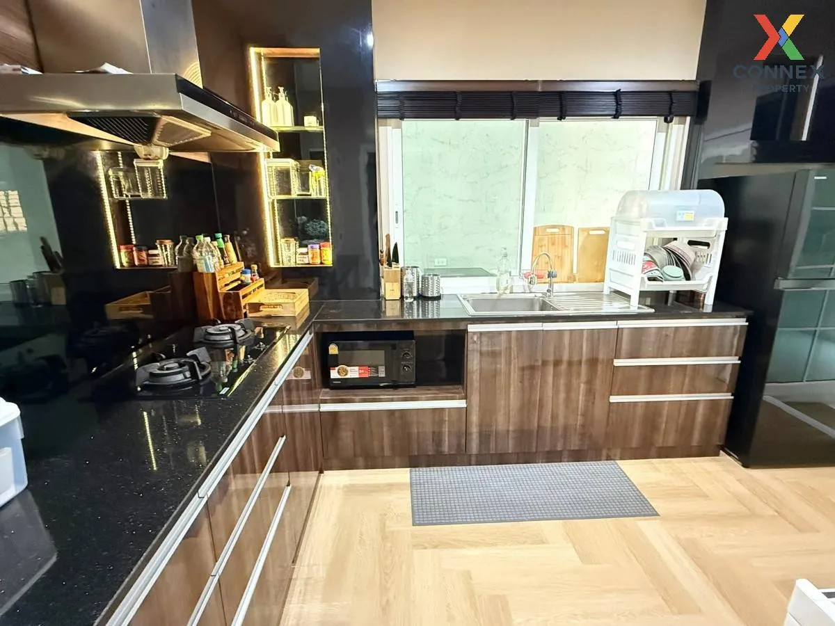 For Sale House , Golden Village Onnut-Pattanakarn , corner unit ,