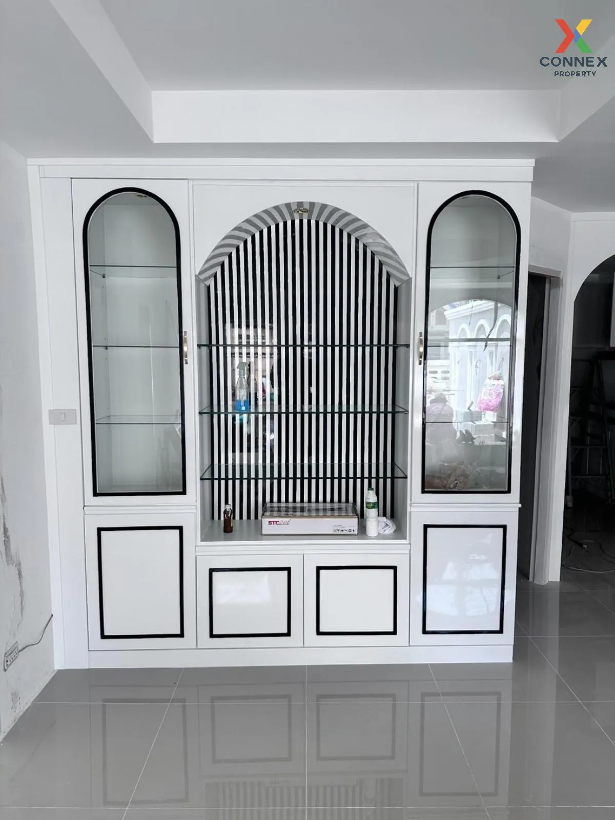 For Sale  Luxury English style townhouse at the end of the house,