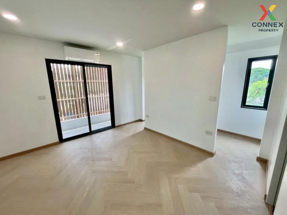 For Sale House , Pattanakarn 69 , wide frontage , newly renovated