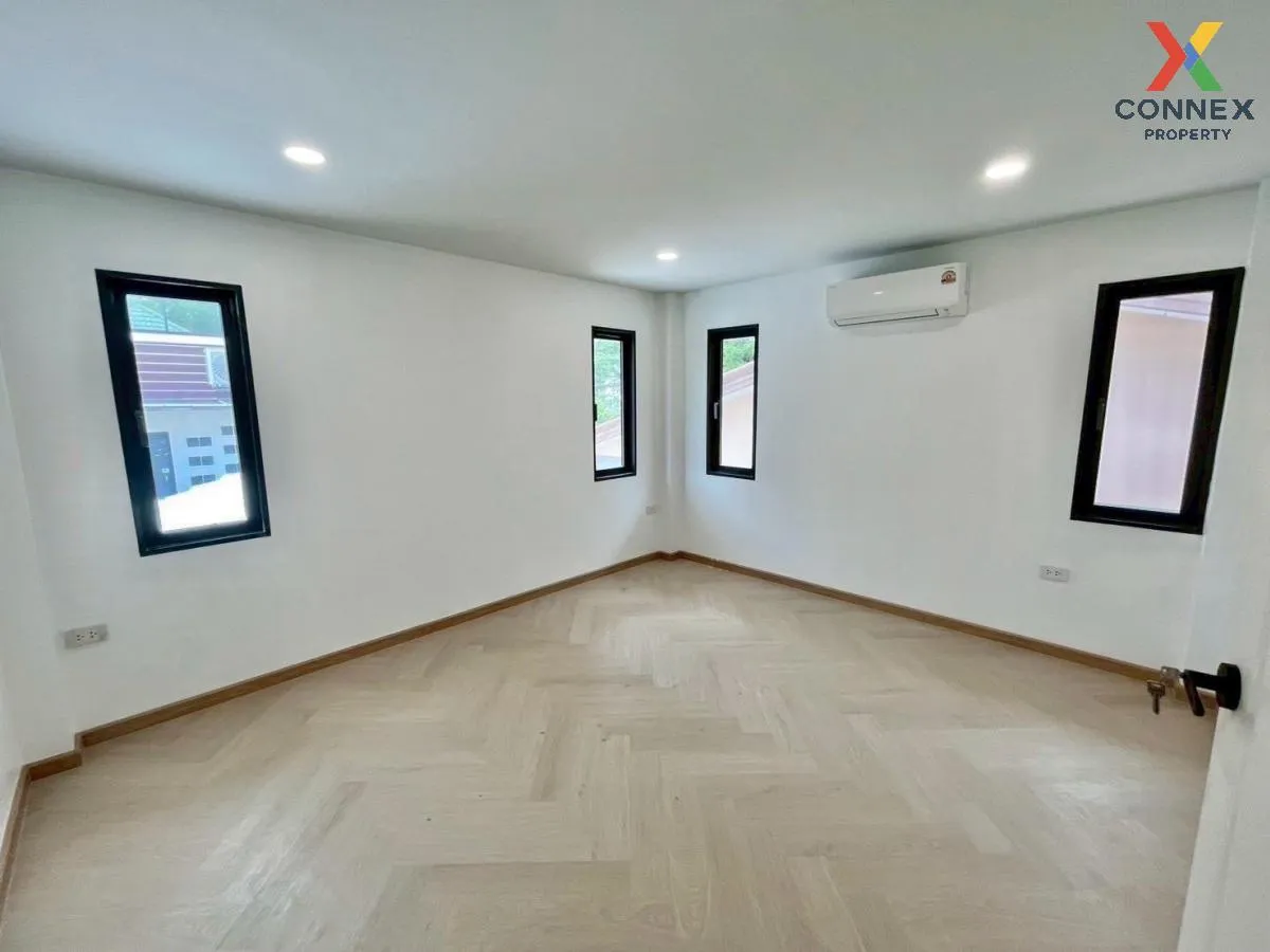 For Sale House , Pattanakarn 69 , wide frontage , newly renovated